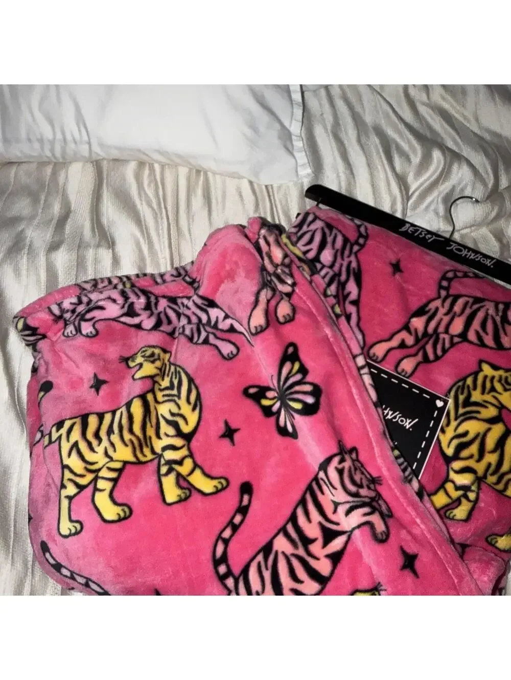 Betsey Johnson Ultra Soft Plush Throw Blanket 50 x 70 Pink cheetah print